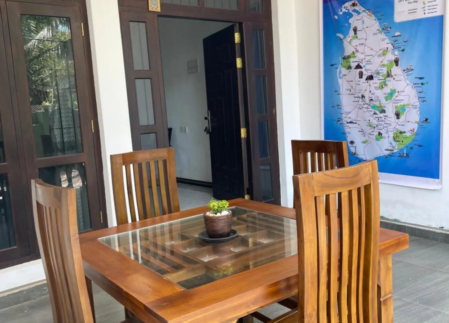 Fanisha Family Villa And Restaurant Νεγκόμπο Πανσιόν